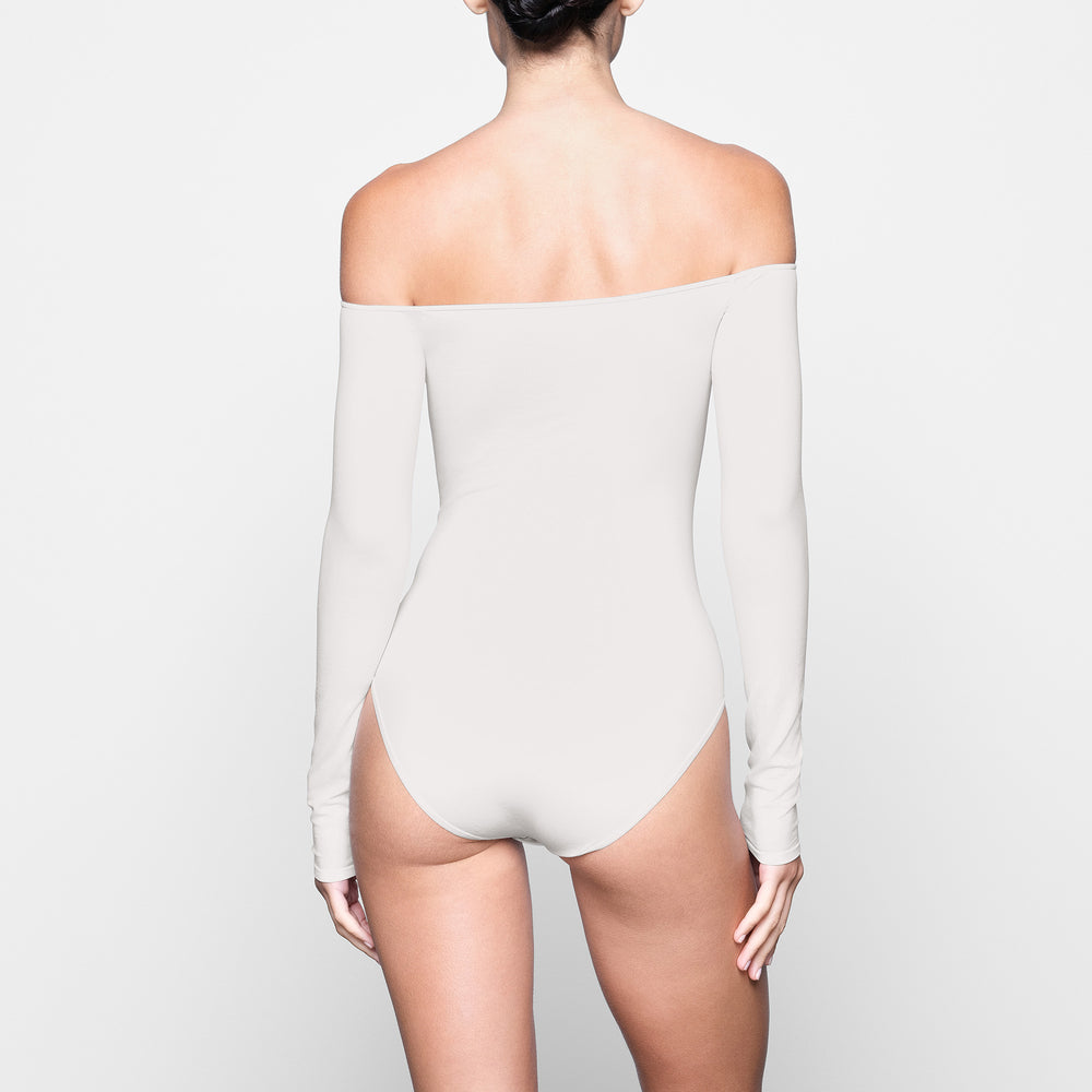 Skims LIGHT ESSENTIAL Off The Shoulder Bodysuit Wit | 59JNSHUOF