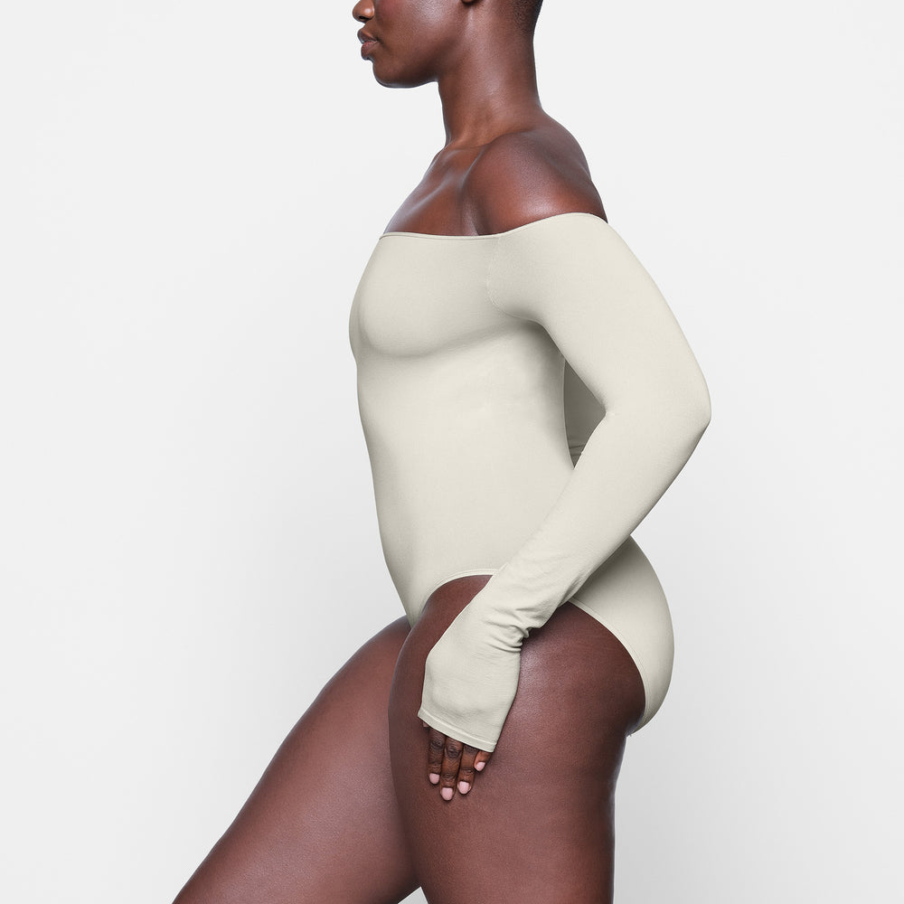 Skims LIGHT ESSENTIAL Off The Shoulder Bodysuit Wit | 59ZFTCBEQ