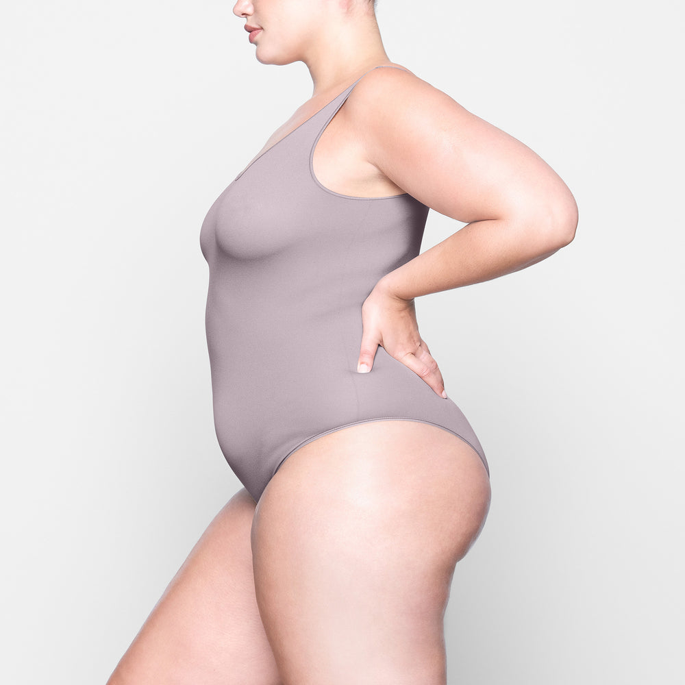 Skims LIGHT ESSENTIAL Scoop Neck Bodysuit Lavendel | 54XONUKHS