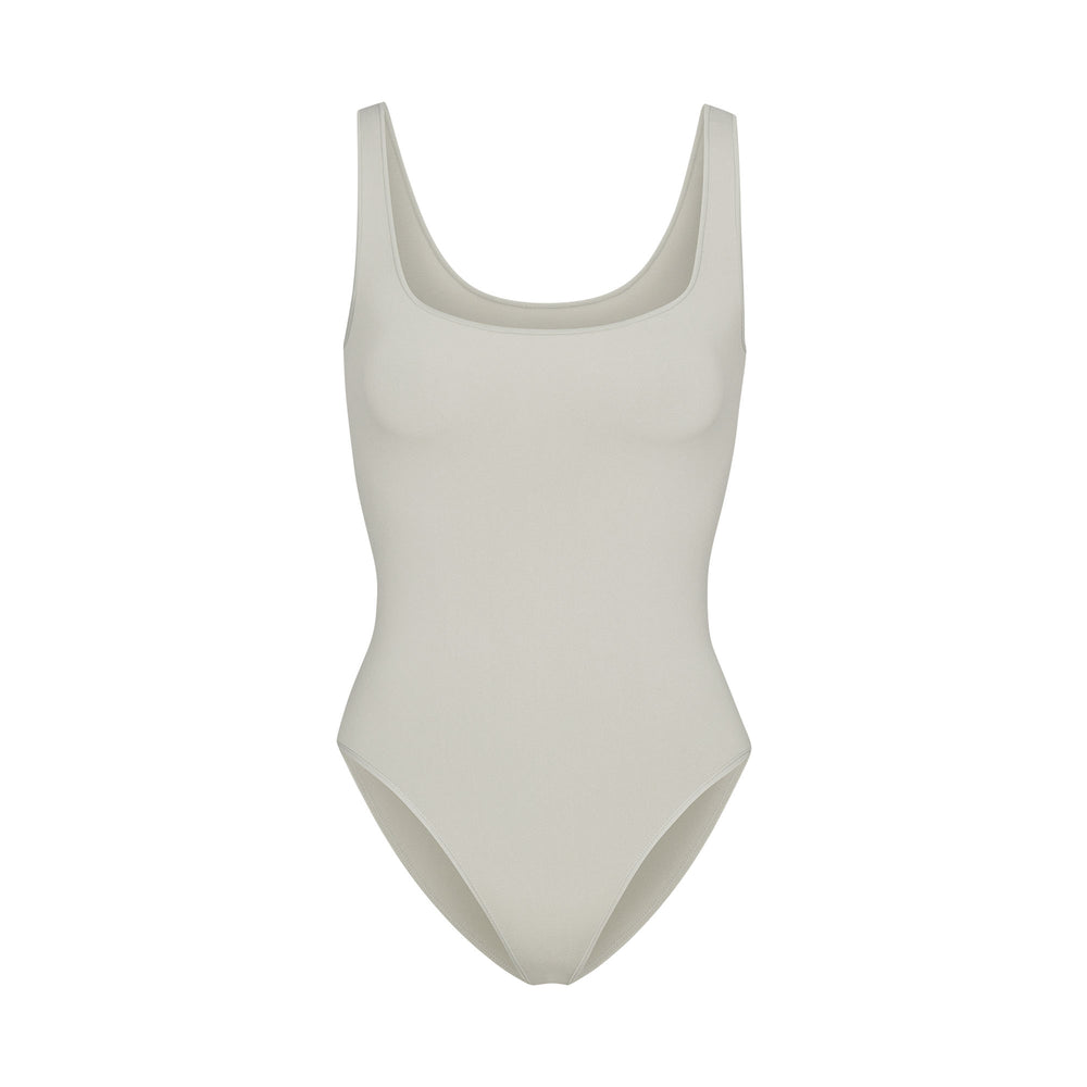 Skims LIGHT ESSENTIAL Scoop Neck Bodysuit Wit | 93DKTWULN