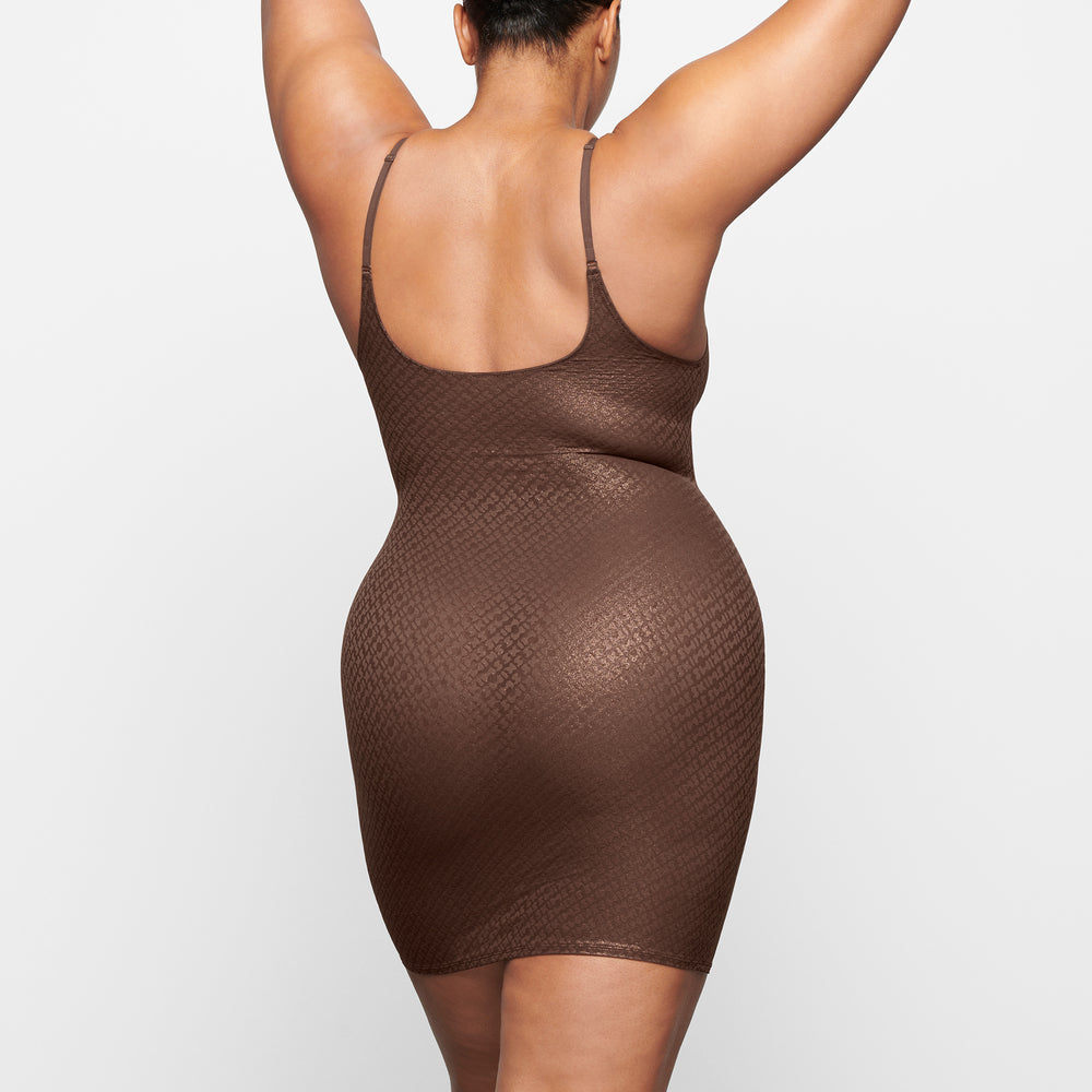 Skims LOGO MESH FOIL CAMI Jurk Chocola | 31UEVAWPF