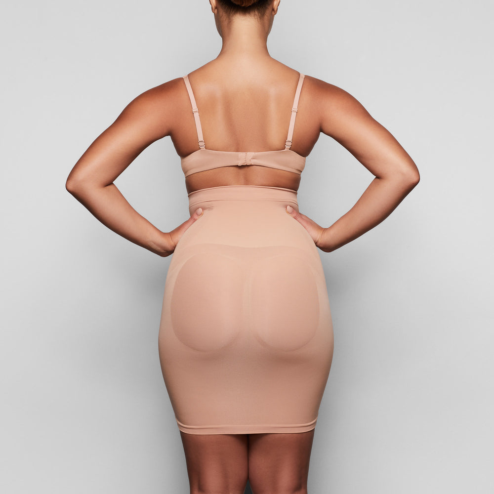 Skims LONG SLIP Rok Beige | 32WIAMPKX