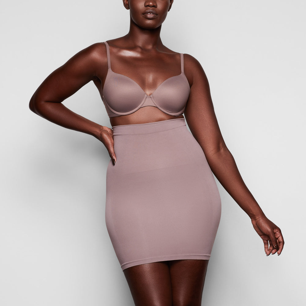 Skims LONG SLIP Rok Bruin | 45HUTJWFE