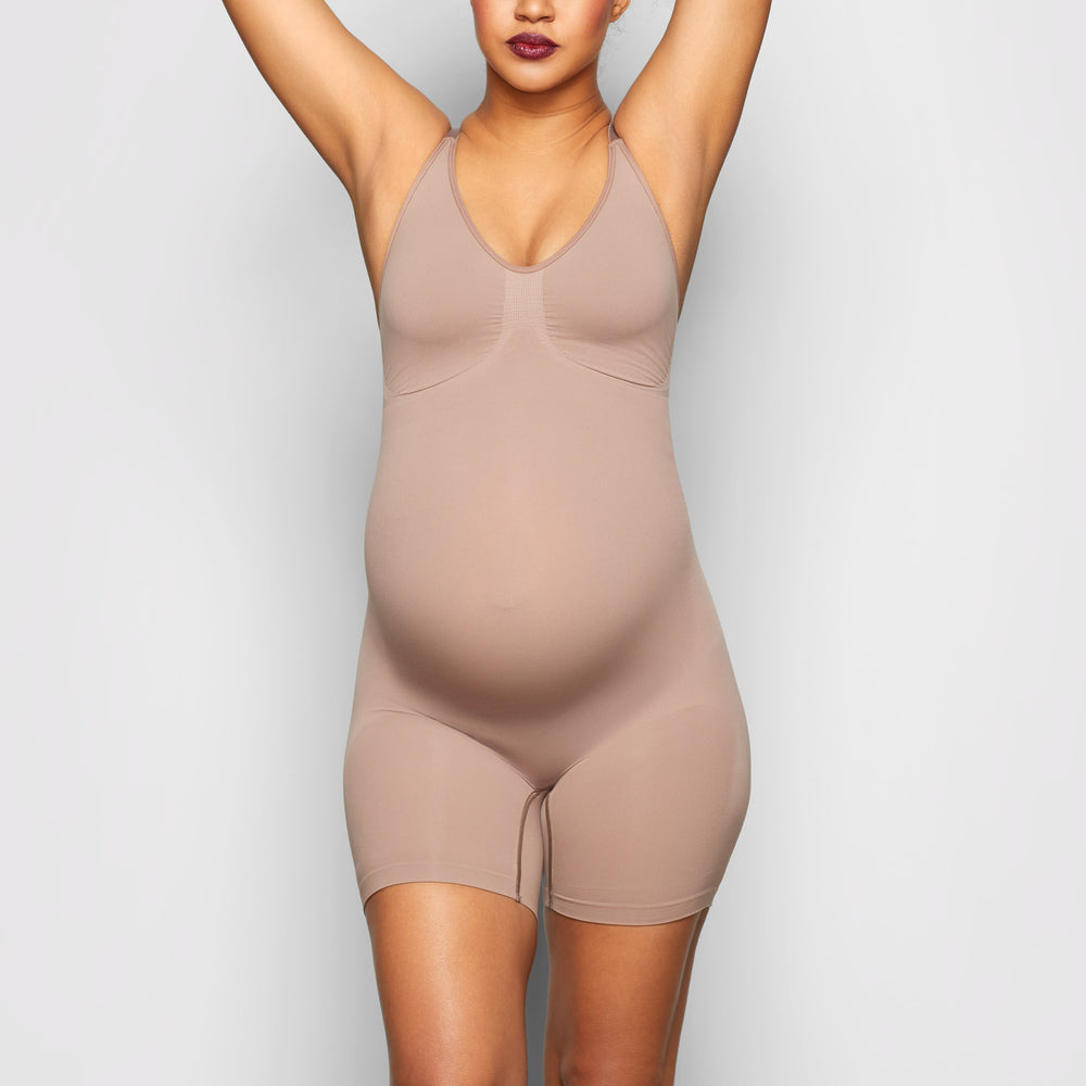 Skims MATERNITY SCULPTING BODYSUIT MID THIGH Maternity Shapewear Bruin | 26OHBEFGU