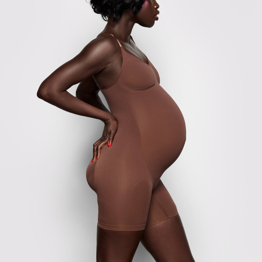 Skims MATERNITY SCULPTING BODYSUIT MID THIGH Maternity Shapewear Chocola | 71OYFMGAU