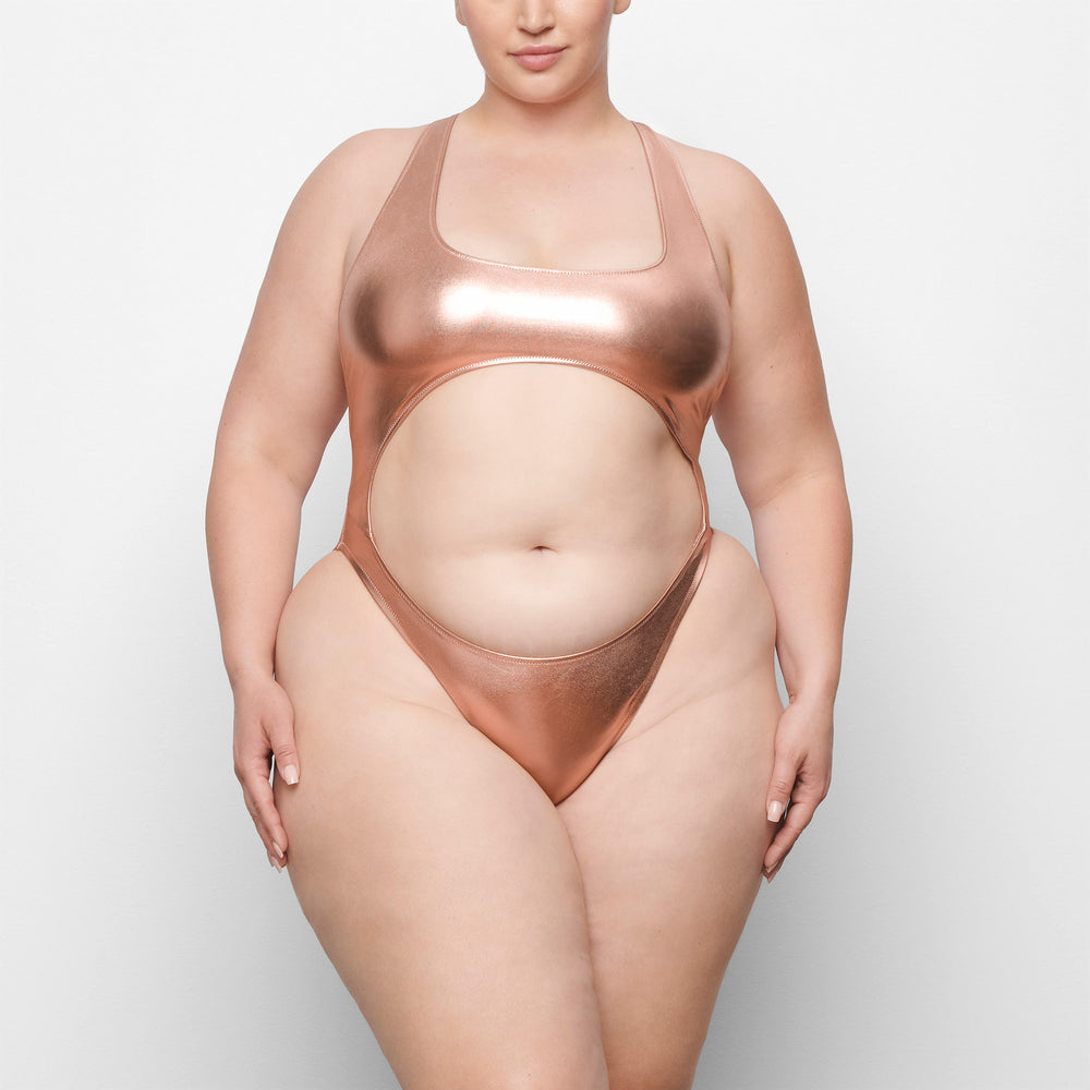 Skims METALLIC SWIM CUT-OUT MONOKINI One Piece Roze Goud | 70XMZNIEC