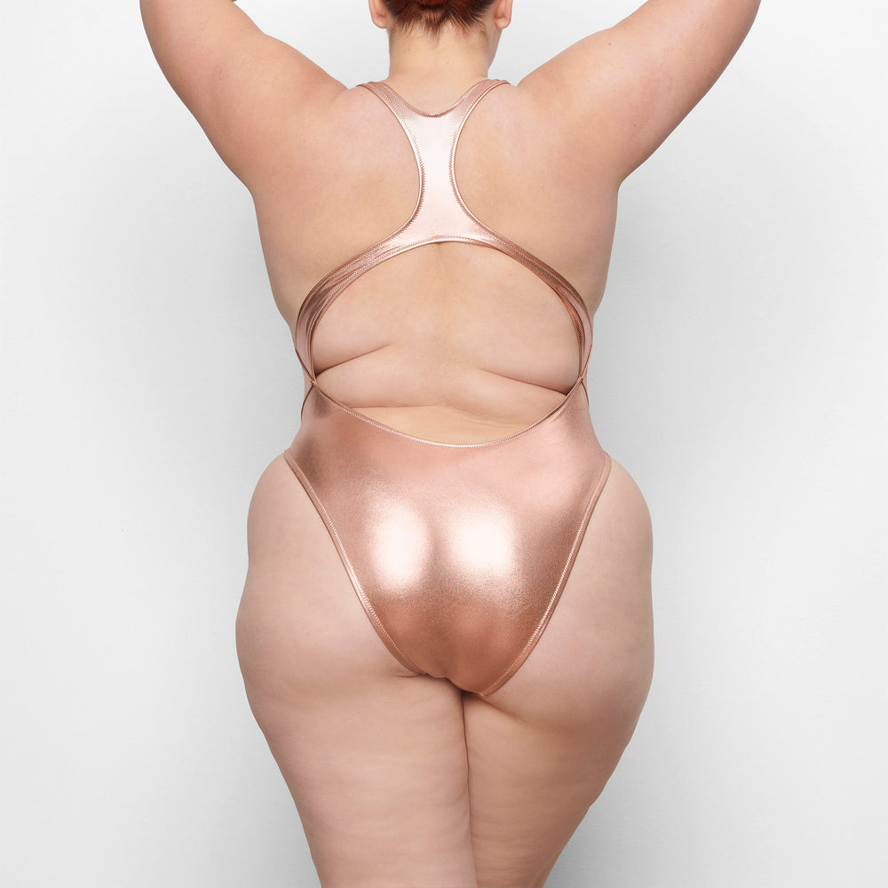 Skims METALLIC SWIM CUT-OUT MONOKINI One Piece Roze Goud | 70XMZNIEC