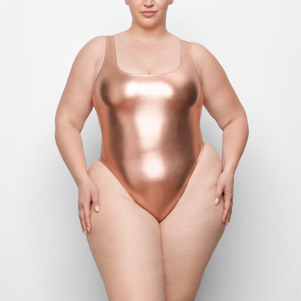 Skims METALLIC SWIM HIGH CUT One Piece Roze Goud | 01WDJCOQN