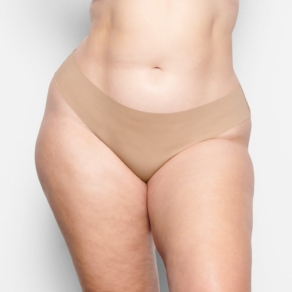 Skims NAKED CHEEKY Hipster Beige | 83KZUCJTQ