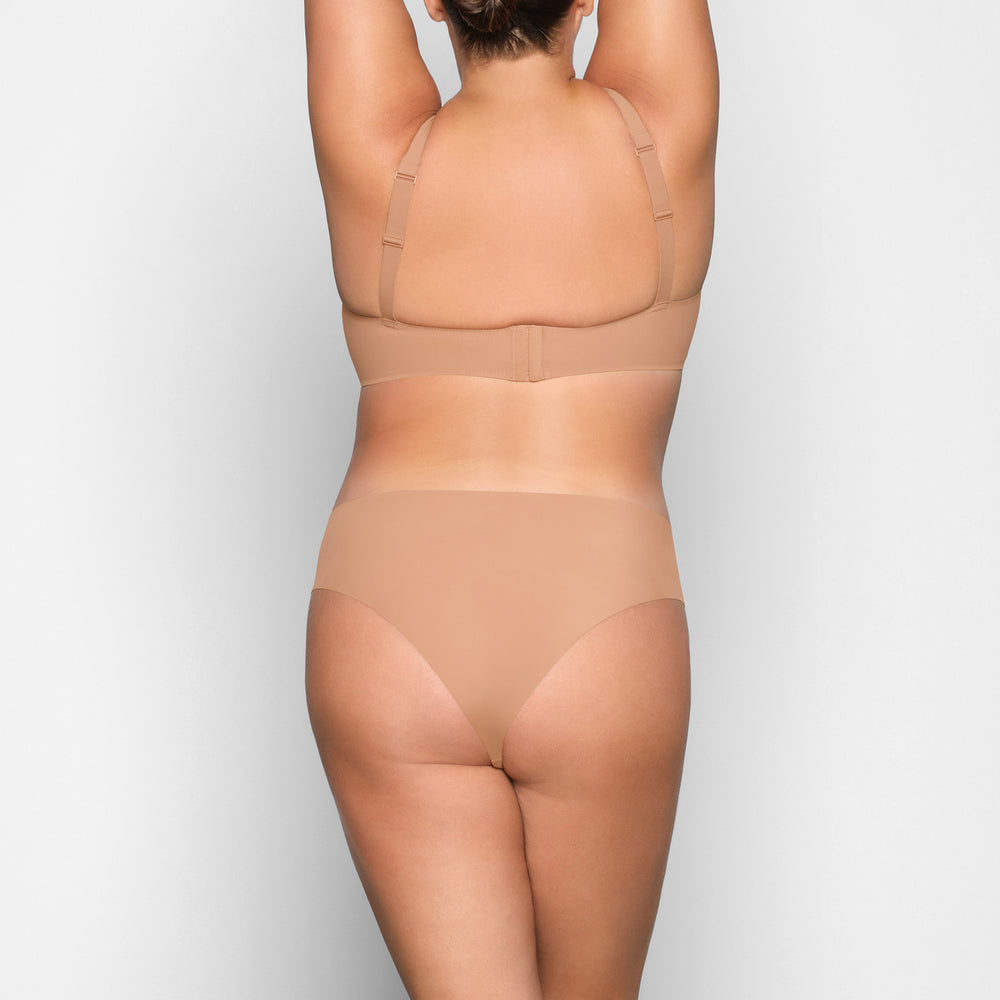 Skims NAKED Plunge Bra Beige | 72WGJMTZE