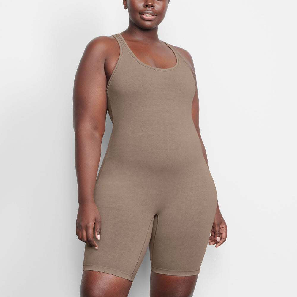 Skims OUTDOOR Mid Thigh Bodysuit Abrikoos | 16XAPMDLY
