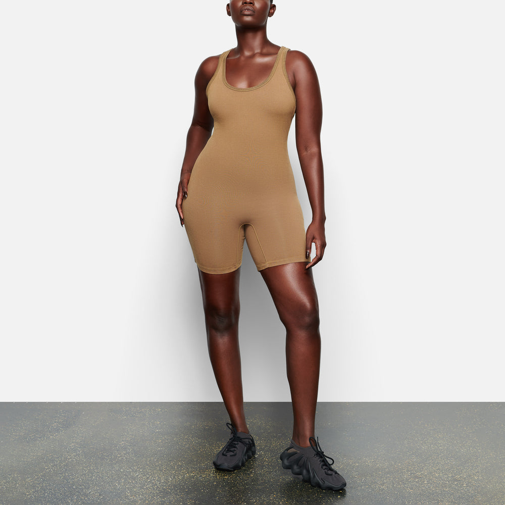 Skims OUTDOOR Mid Thigh Bodysuit Groen | 42MELJCNT