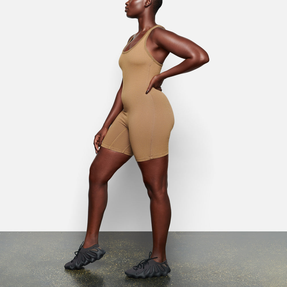 Skims OUTDOOR Mid Thigh Bodysuit Groen | 42MELJCNT