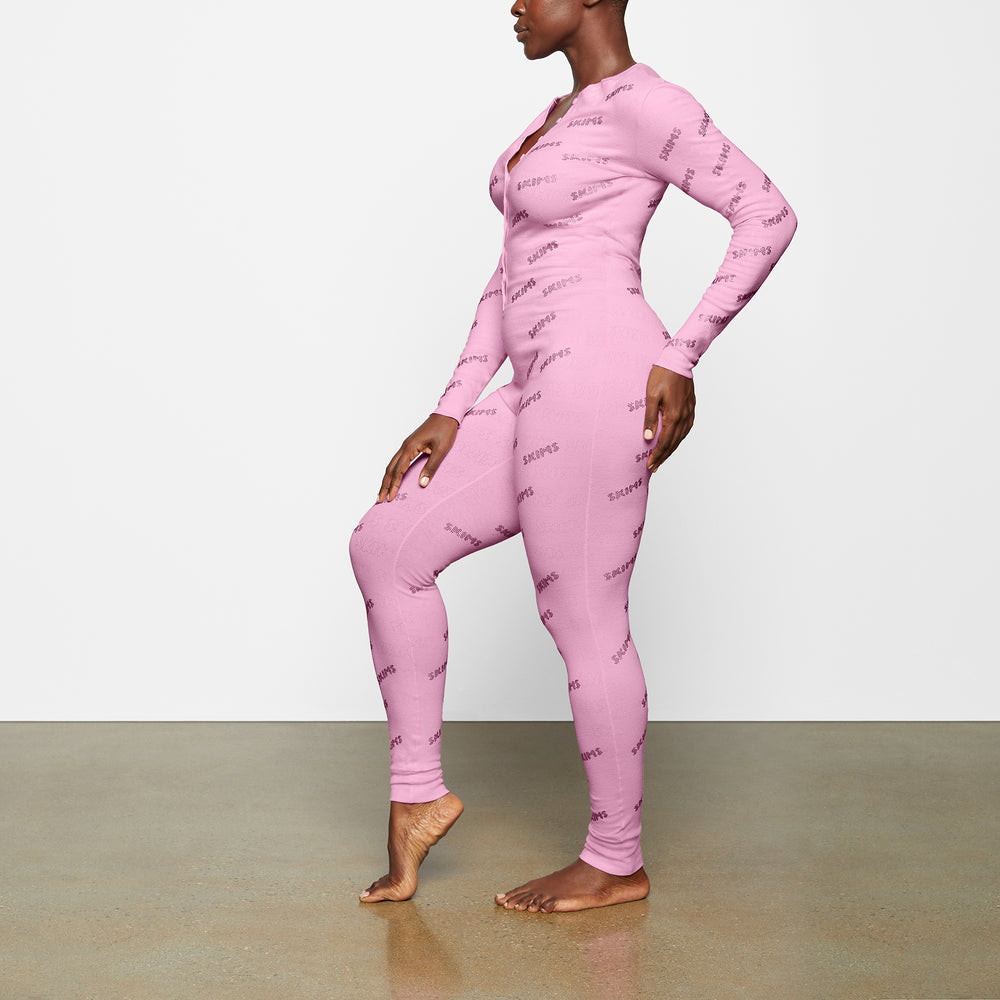 Skims RHINESTONE LOGO POINTELLE Onesie Roze | 02XAPWNSF