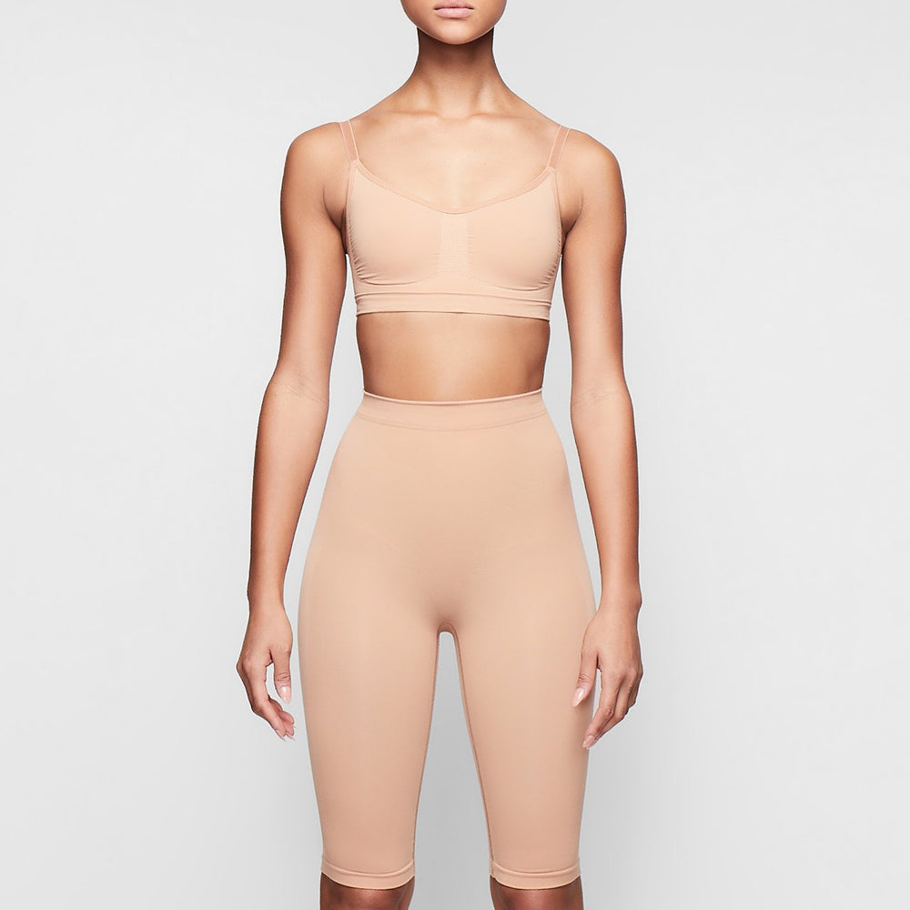 Skims SCULPTING ABOVE THE KNEE Korte Broek Beige | 14CAUJYWG