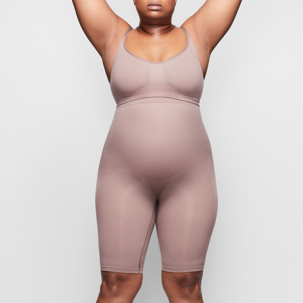Skims SCULPTING ABOVE THE KNEE Korte Broek Bruin | 17LQGIUSZ