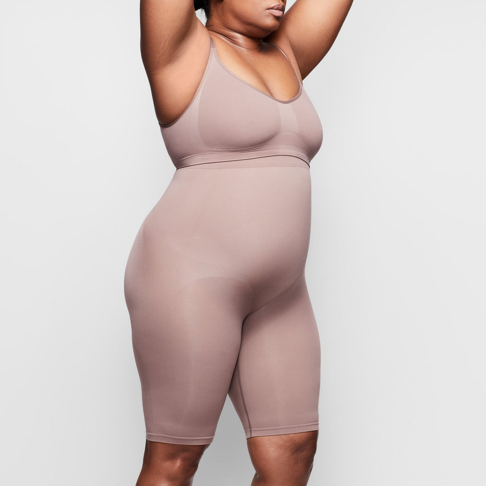 Skims SCULPTING ABOVE THE KNEE Korte Broek Bruin | 17LQGIUSZ