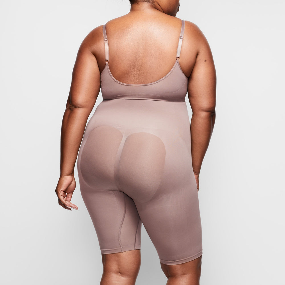 Skims SCULPTING ABOVE THE KNEE Korte Broek Bruin | 17LQGIUSZ