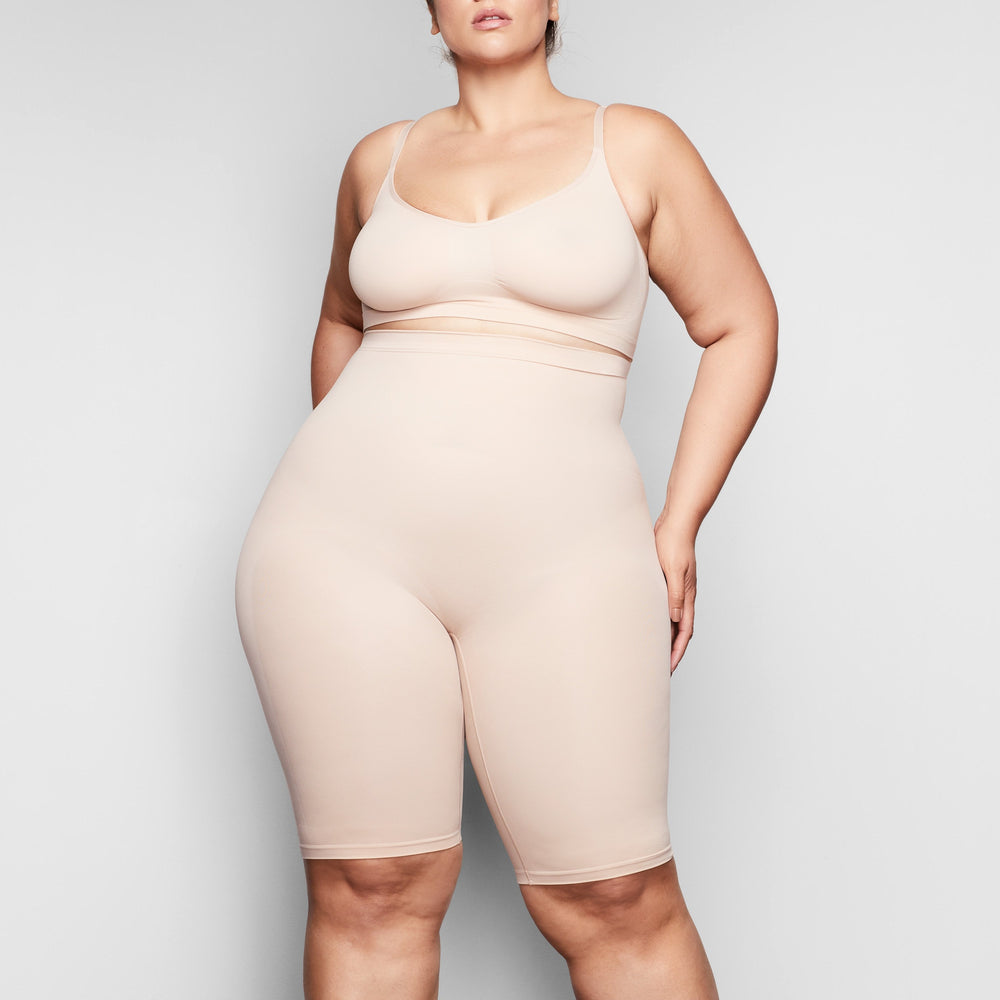 Skims SCULPTING ABOVE THE KNEE Korte Broek Beige | 75ICUPKAR