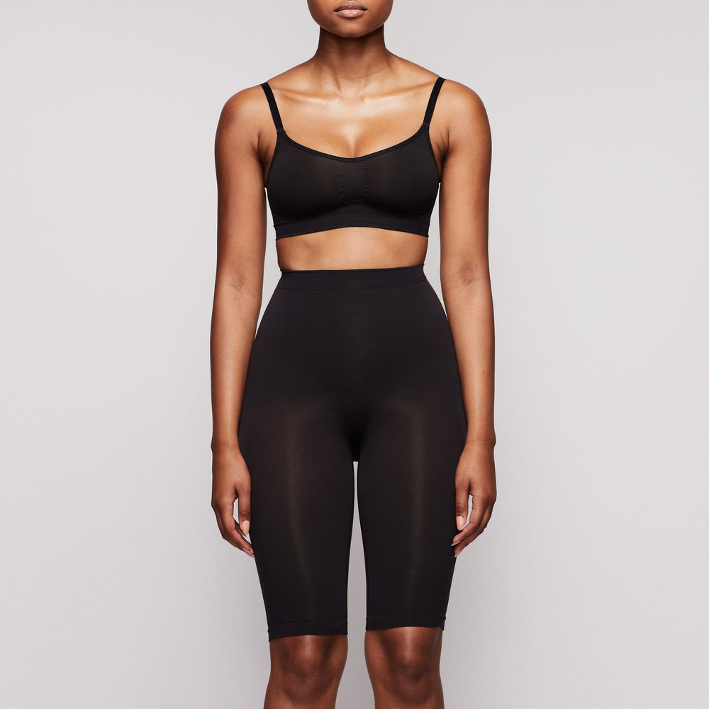 Skims SCULPTING ABOVE THE KNEE W/ OPEN GUSSET Korte Broek Zwart | 07YPHVLEG