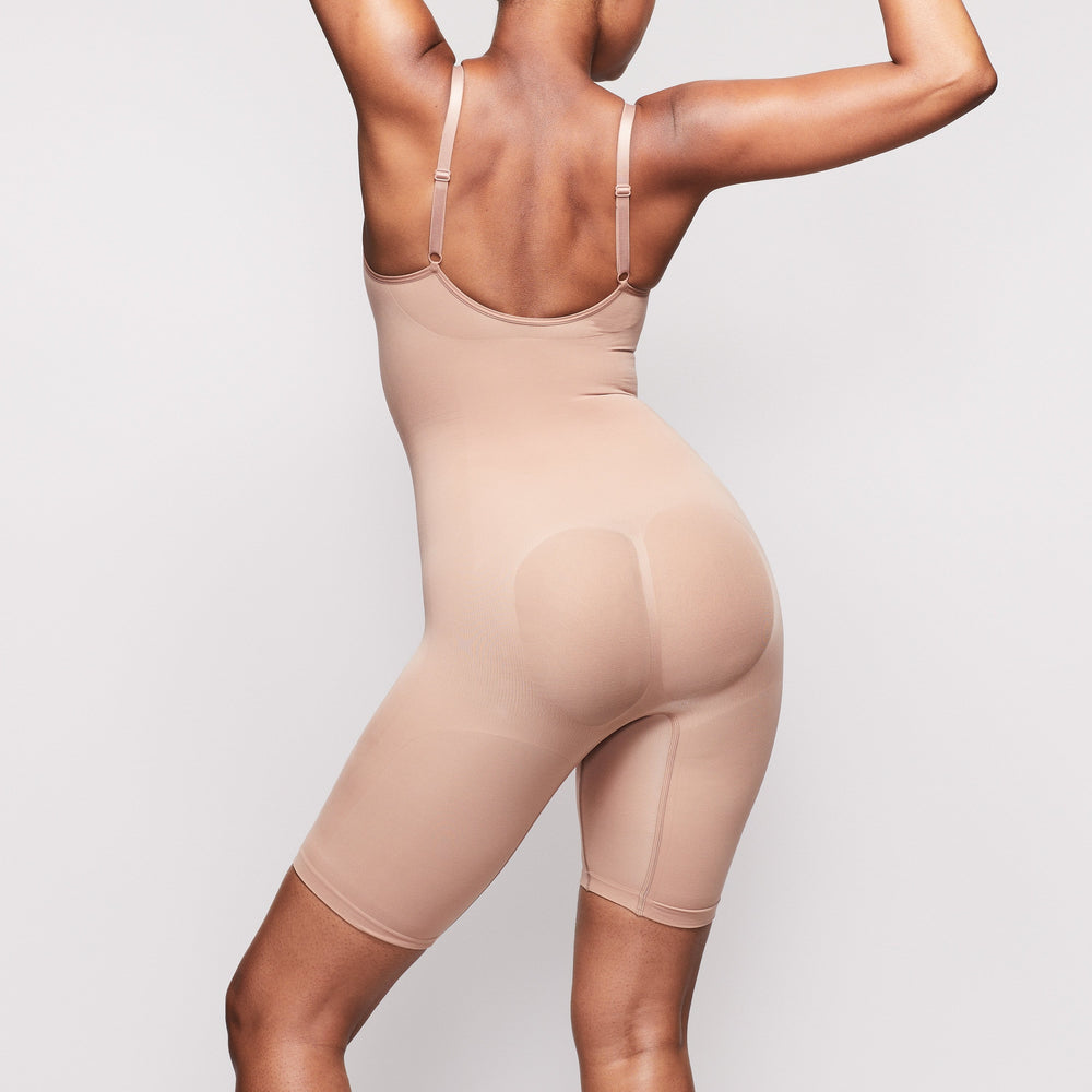 Skims SCULPTING BODYSUIT MID THIGH W. OPEN GUSSET Bodysuit Abrikoos | 37VFBDCYQ