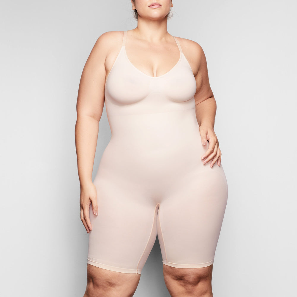 Skims SCULPTING BODYSUIT MID THIGH W. OPEN GUSSET Bodysuit Beige | 72QAHPMIS