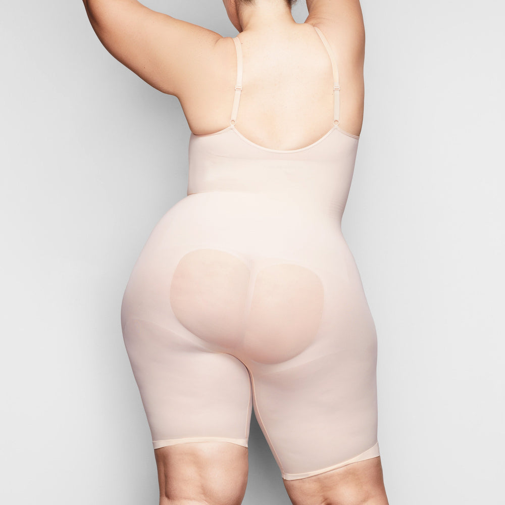Skims SCULPTING BODYSUIT MID THIGH W. OPEN GUSSET Bodysuit Beige | 72QAHPMIS