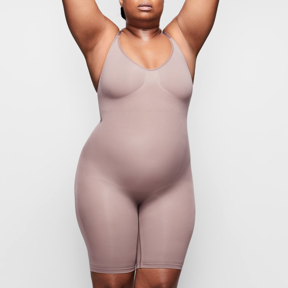 Skims SCULPTING BODYSUIT MID THIGH W. OPEN GUSSET Bodysuit Bruin | 74SRJLAPD