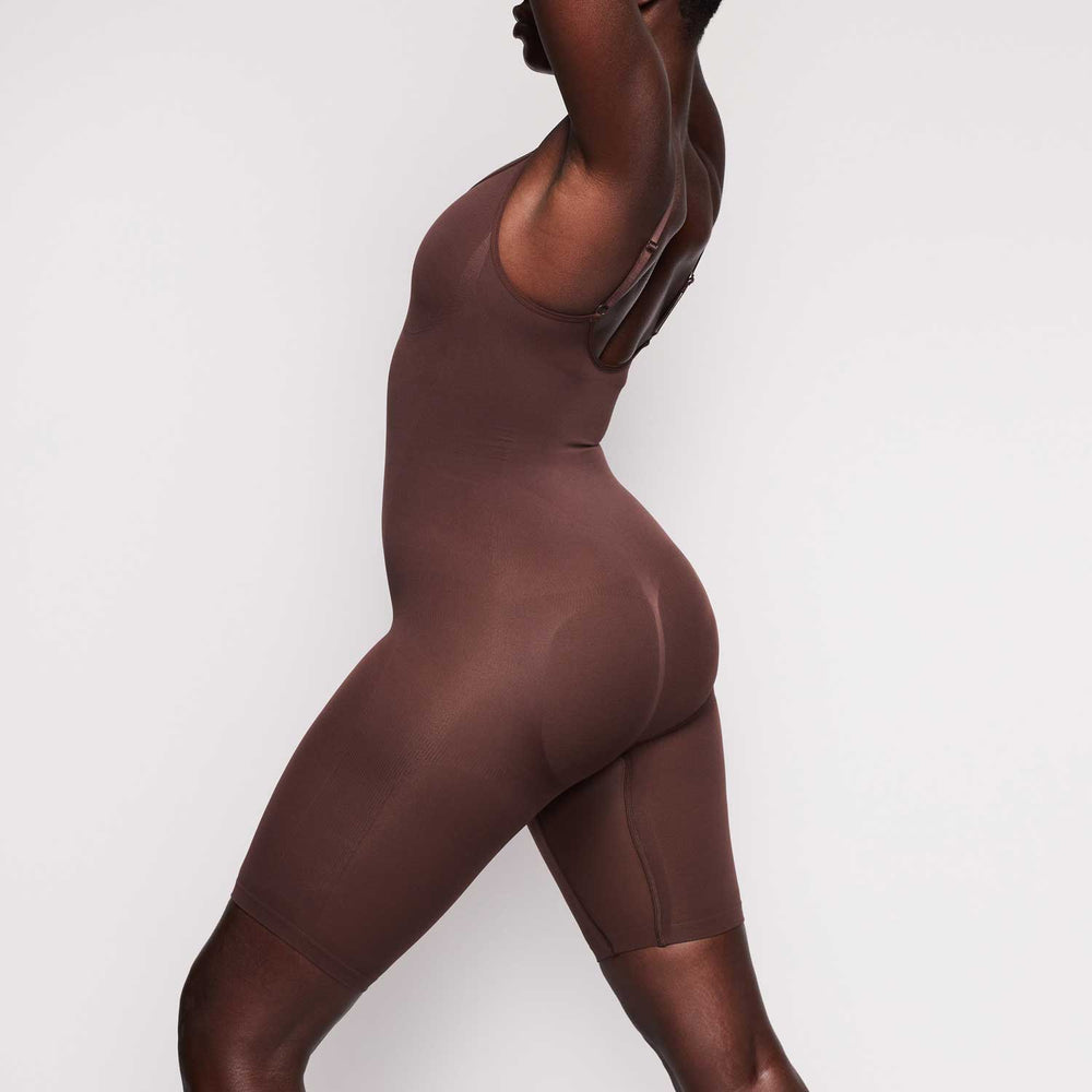 Skims SCULPTING BODYSUIT MID THIGH W. OPEN GUSSET Bodysuit Chocola | 90CRHJUMF