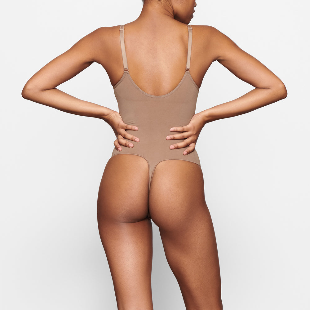 Skims SCULPTING THONG Bodysuit Abrikoos | 81SQEPCTH