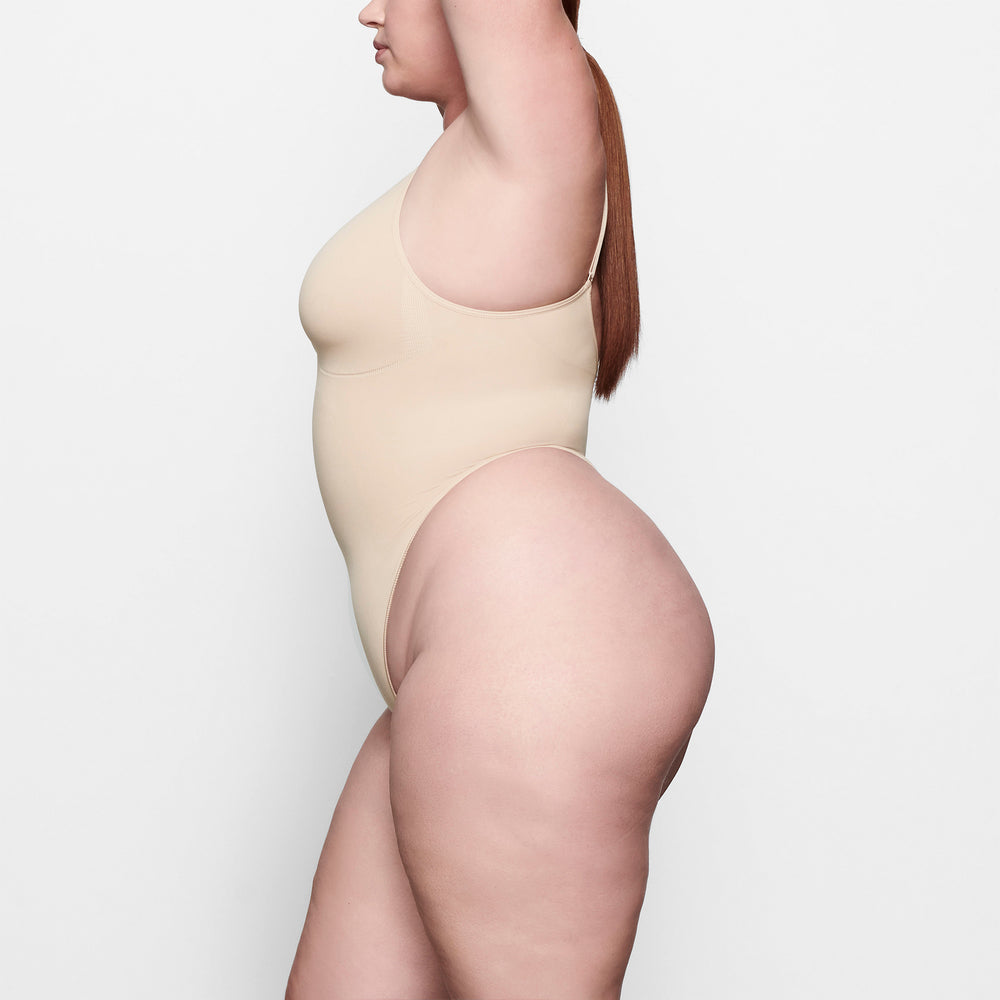 Skims SCULPTING THONG Bodysuit Beige | 56LRMYSEQ