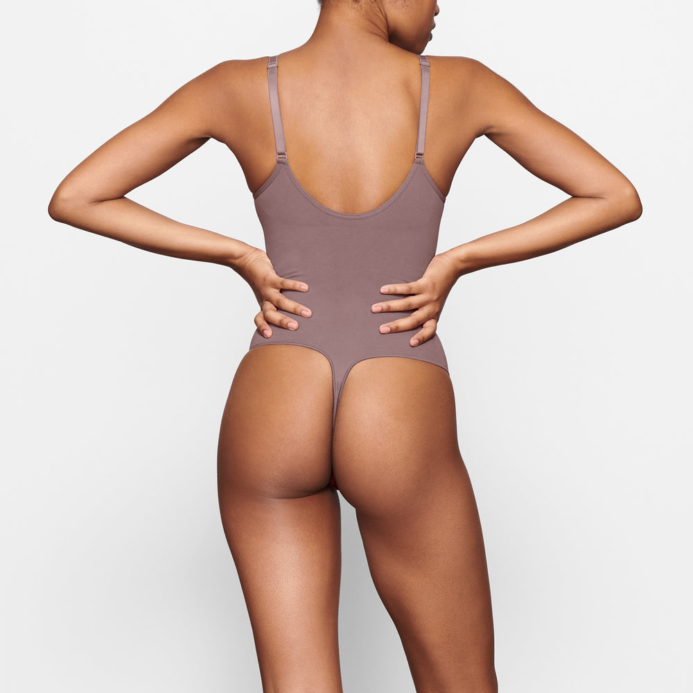 Skims SCULPTING THONG Bodysuit Bruin | 20VTMQRYE