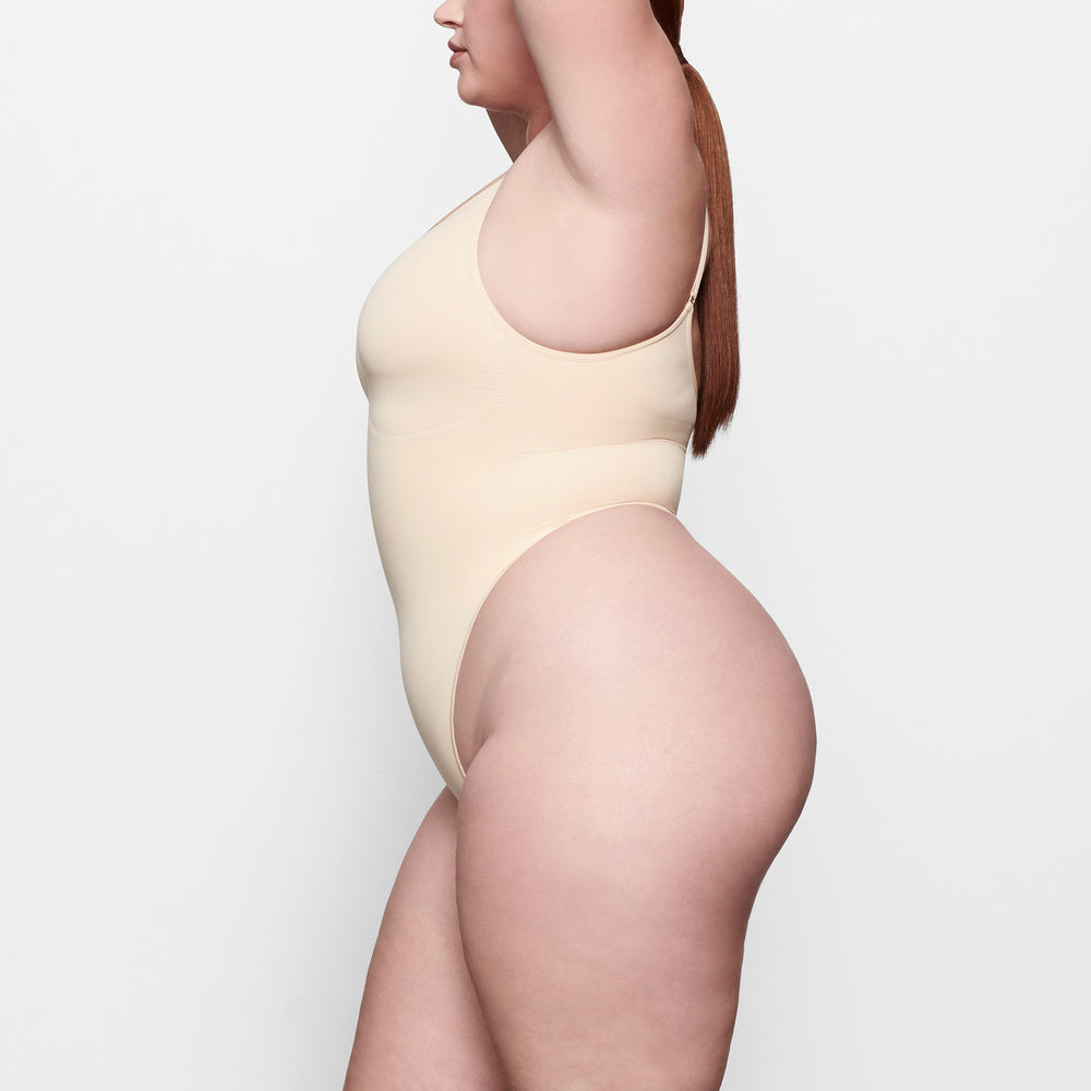 Skims SCULPTING THONG Bodysuit Bruin | 68UKIRFZM