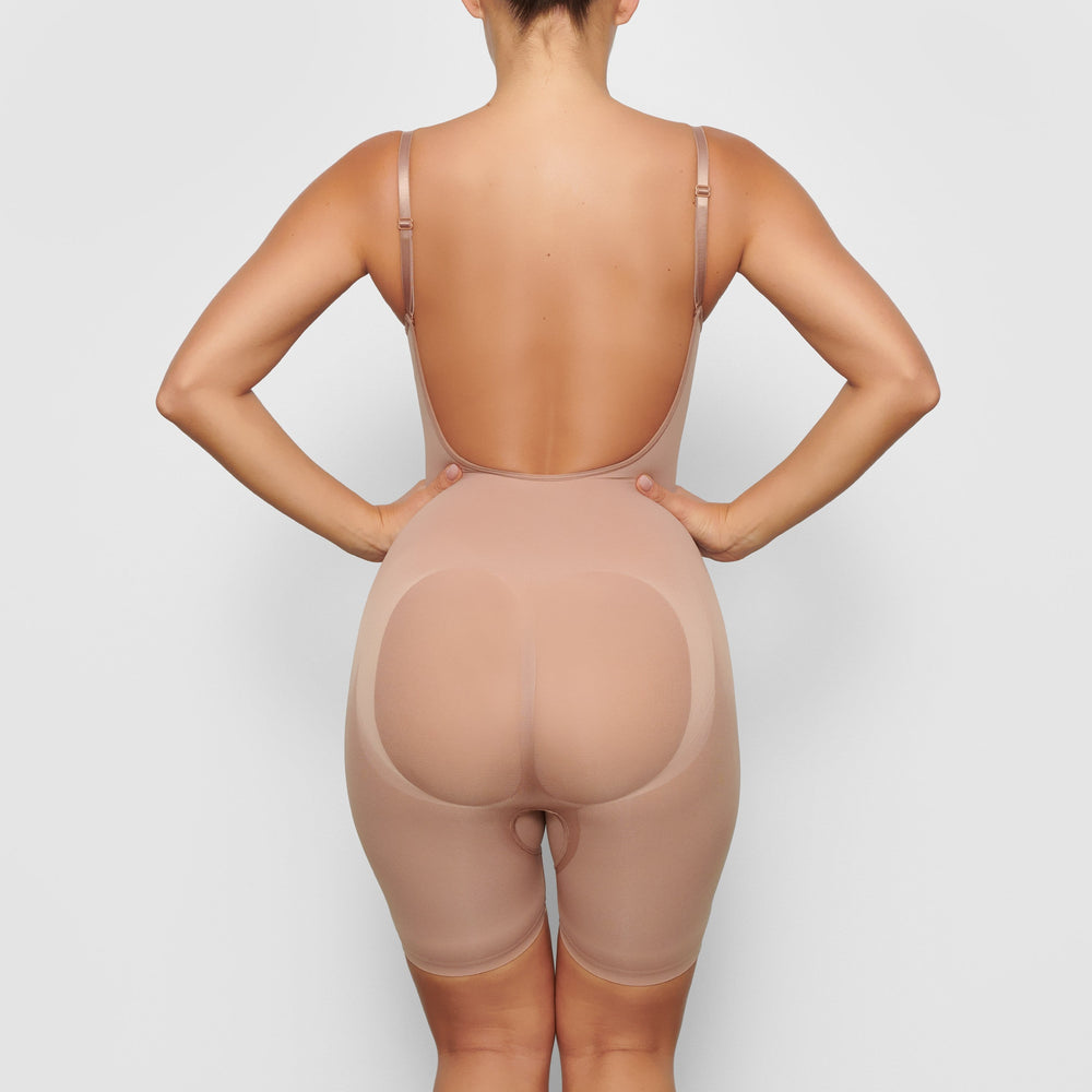 Skims SEAMLESS SCULPT MID THIGH Low Back Bodysuit Abrikoos | 43YSFBNGV