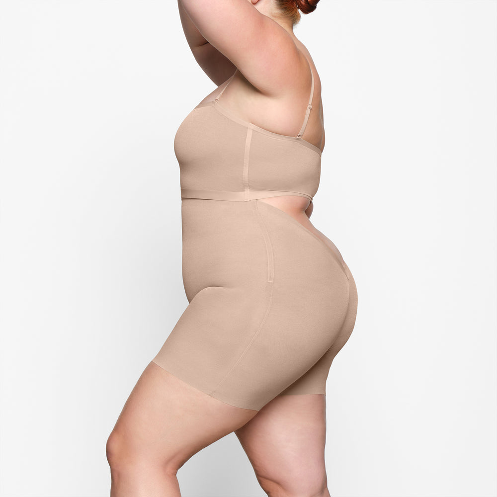 Skims SHEER SCULPT LOW BACK Korte Broek Beige | 15HCMKPXW