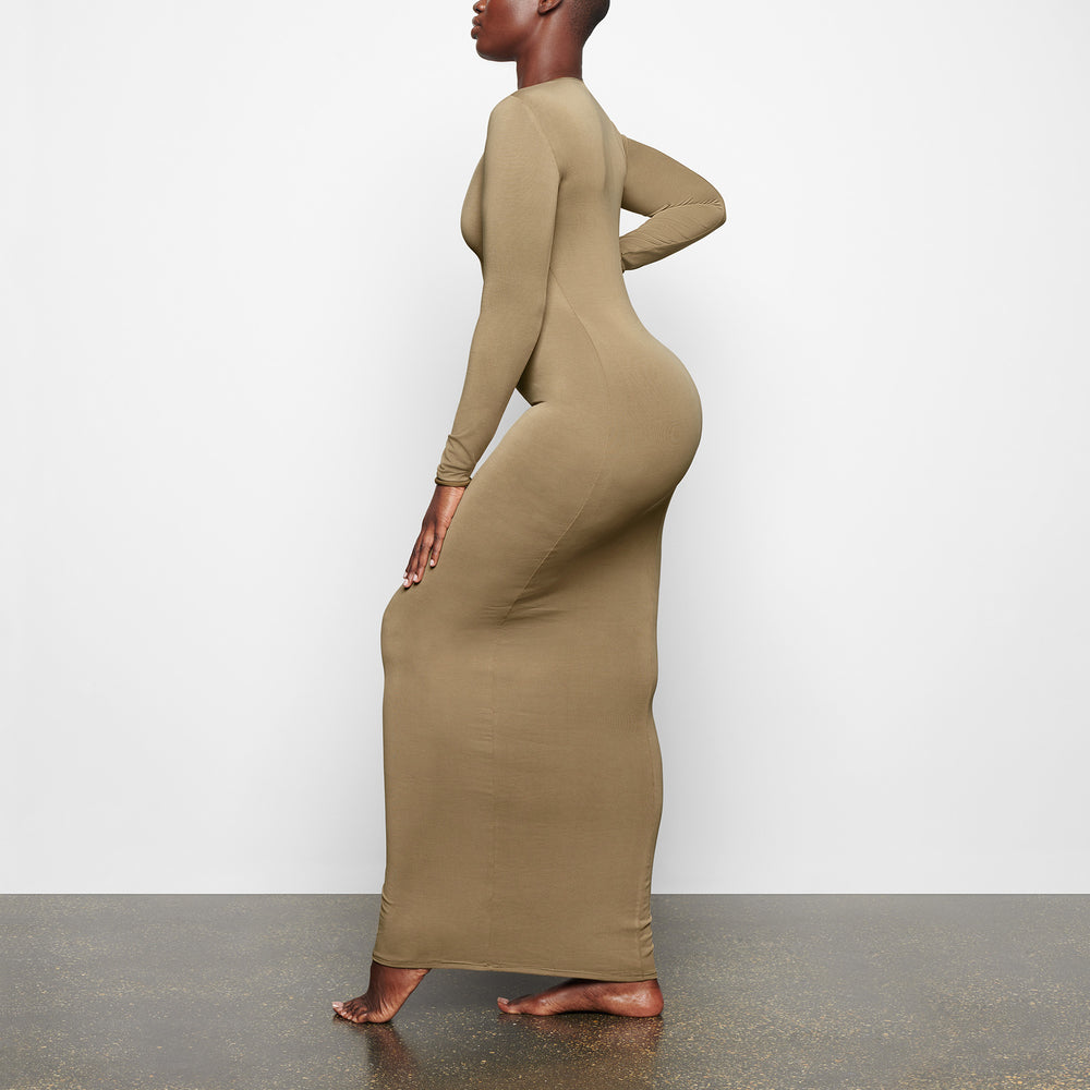 Skims SMOOTH LOUNGE CREW NECK LONG SLEEVE Jurk Khaki | 62RAHCPOX