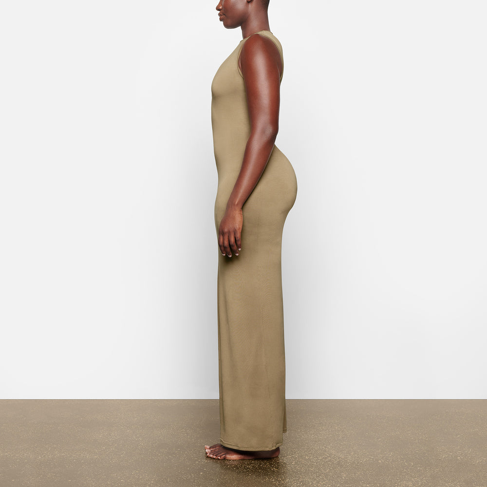 Skims SMOOTH LOUNGE CREW NECK SLEEVELESS Jurk Khaki | 45QAUVYDH