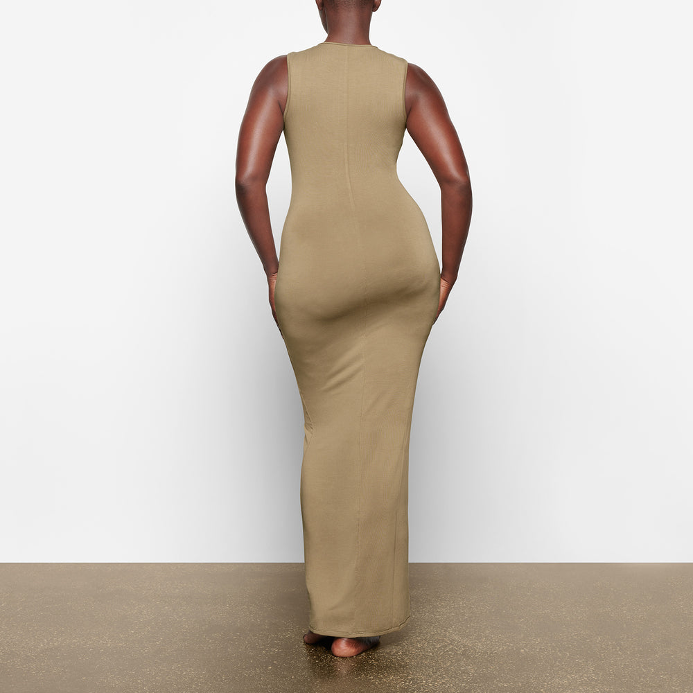 Skims SMOOTH LOUNGE CREW NECK SLEEVELESS Jurk Khaki | 45QAUVYDH