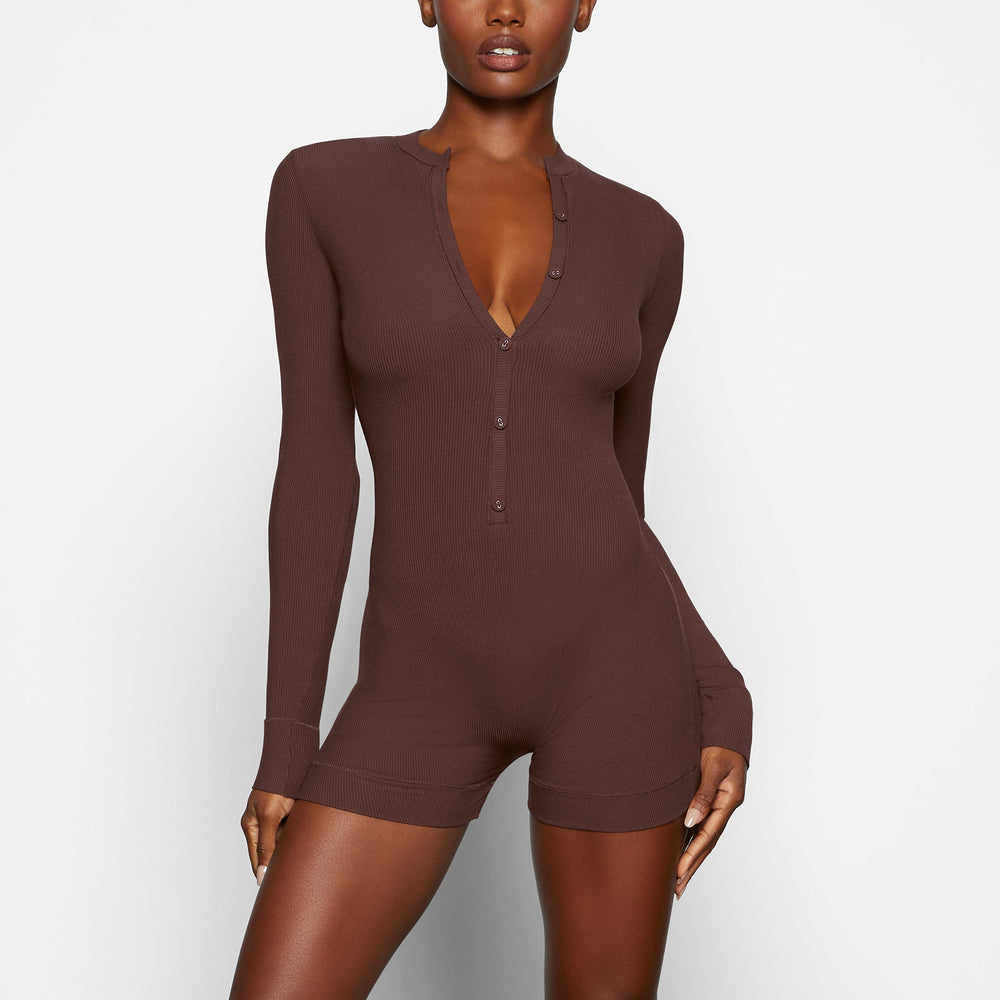 Skims SOFT LOUNGE BUTTON UP HENLEY Onesie Chocola | 13EOGNIPB