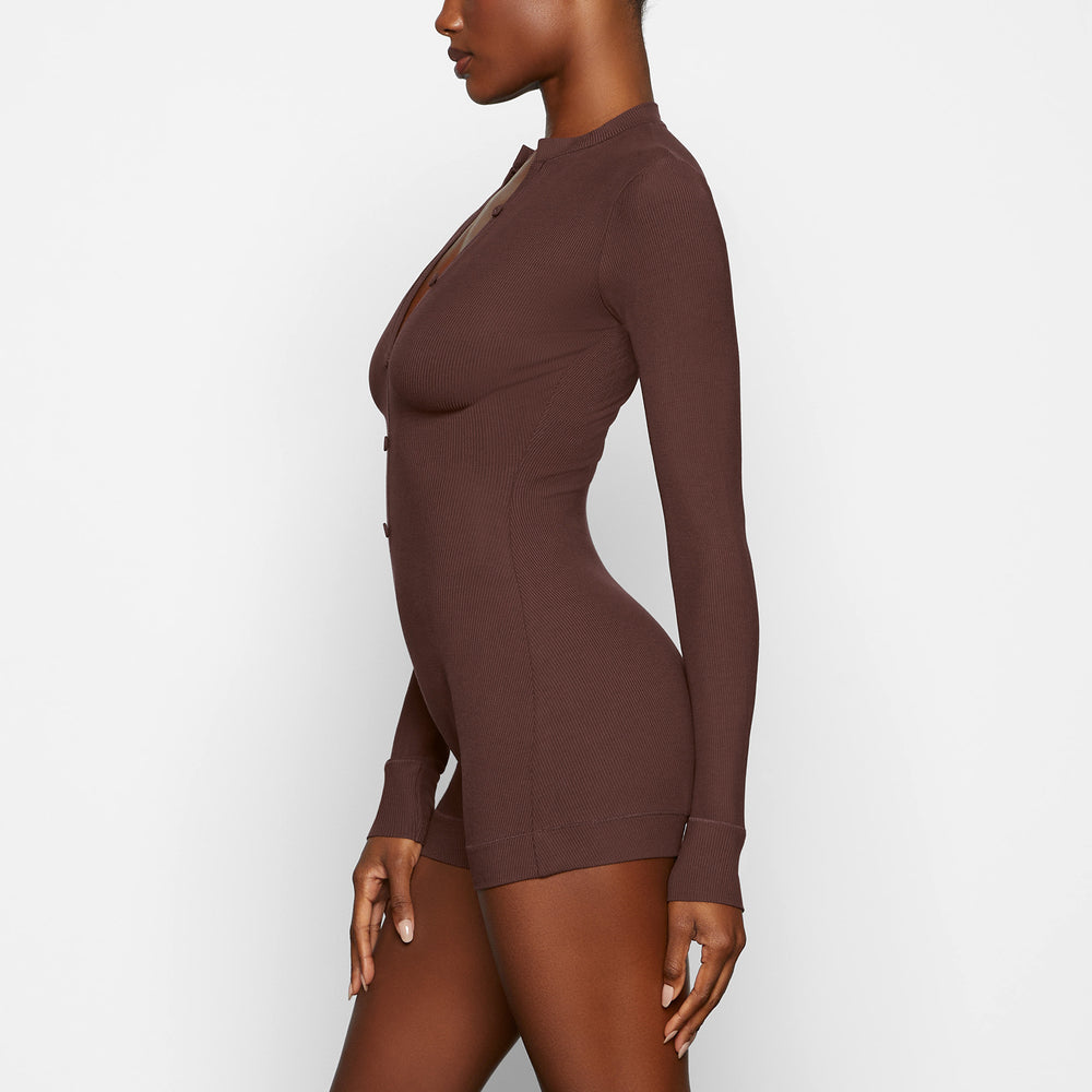 Skims SOFT LOUNGE BUTTON UP HENLEY Onesie Chocola | 13EOGNIPB