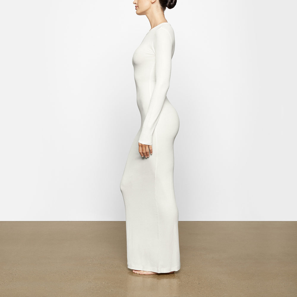 Skims SOFT LOUNGE SHIMMER CREW NECK LONG Jurk Wit | 62LKXEYDN