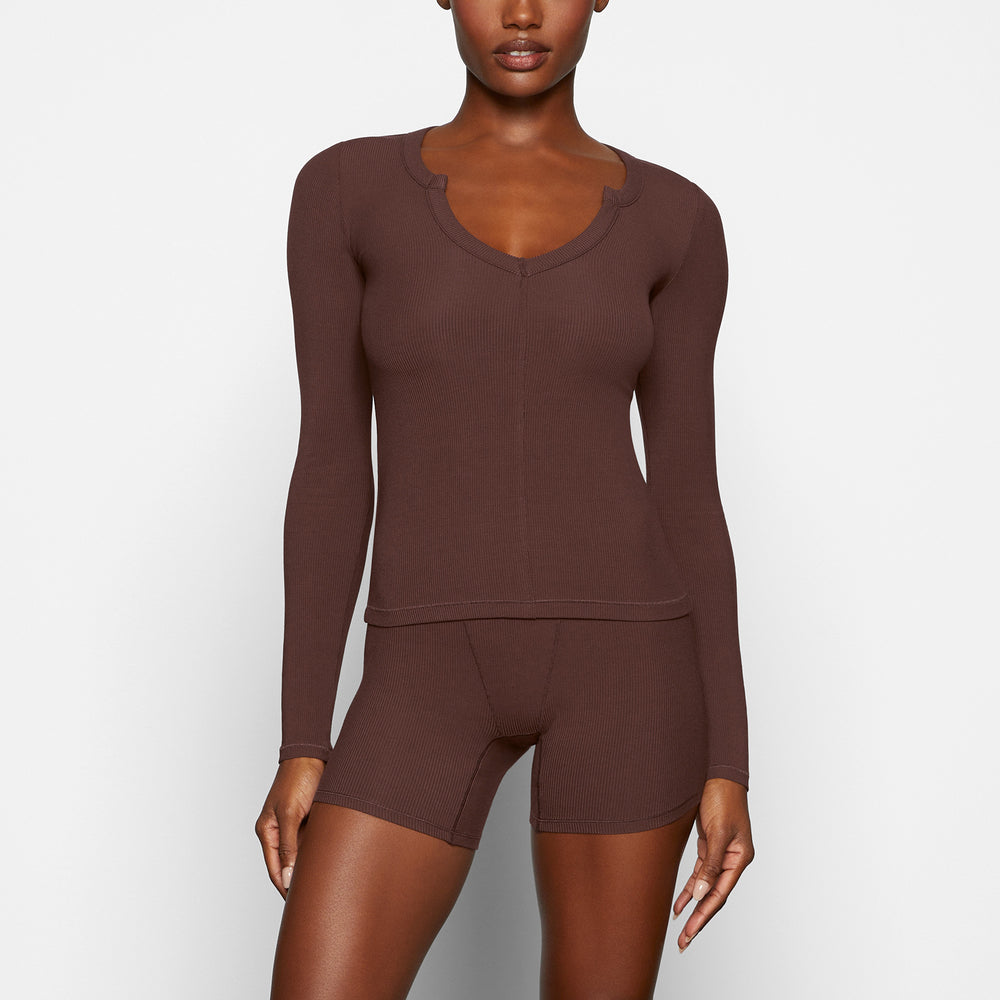 Skims SOFT LOUNGE SPLIT NECK LONG SLEEVE T-shirt Chocola | 24GNRYFXV