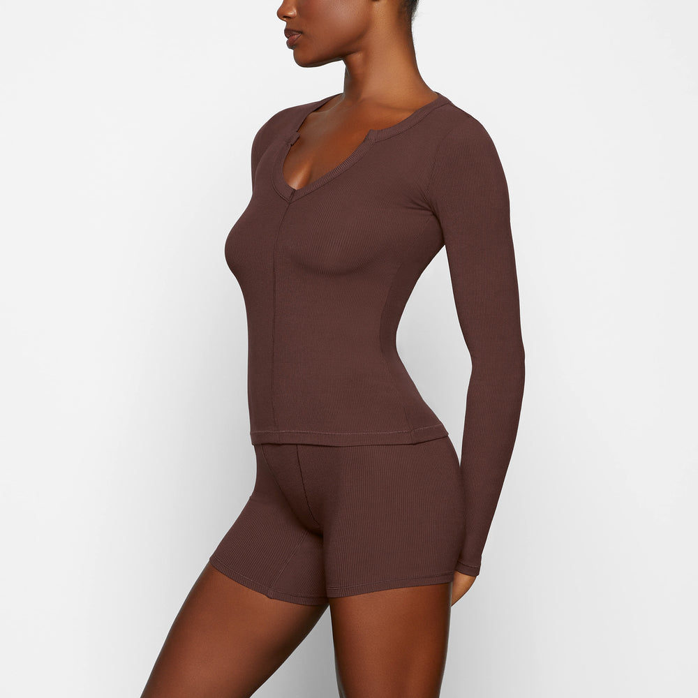 Skims SOFT LOUNGE SPLIT NECK LONG SLEEVE T-shirt Chocola | 24GNRYFXV