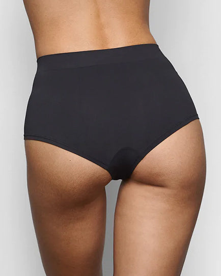 Skims SOFT SMOOTHING Boy Short Zwart | 78QDUNERK