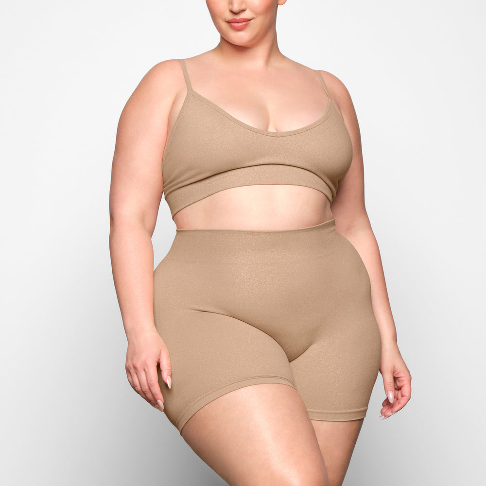 Skims SOFT SMOOTHING SHINE Korte Broek Beige | 65ZVONAWR