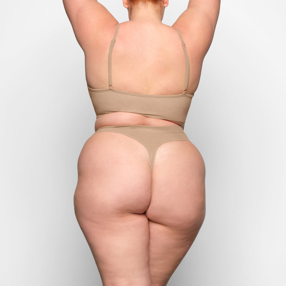 Skims SOFT SMOOTHING SHINE Thong Beige | 92SFPOMNJ