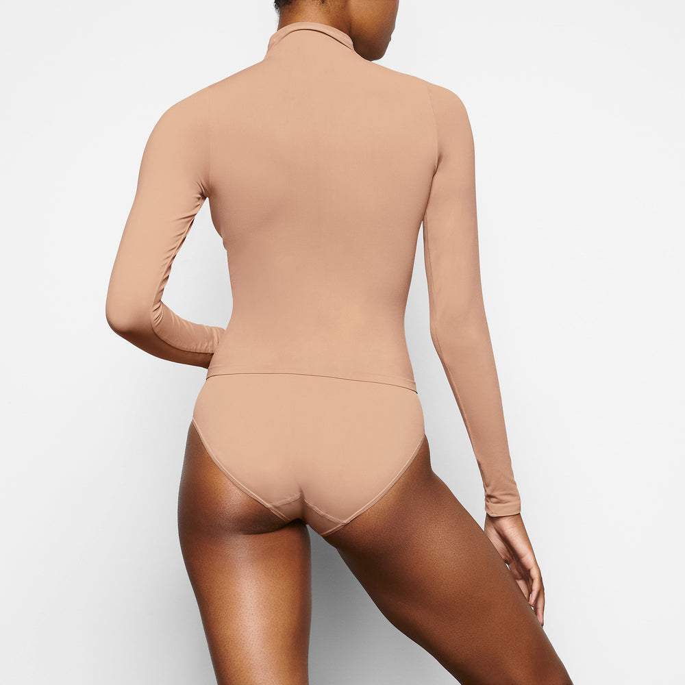 Skims SOFT SMOOTHING TURTLENECK TOP T-shirt Beige | 29DARUTCL