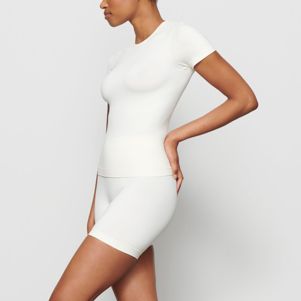 Skims SOFT SMOOTHING T-shirt Wit | 24MRTIWSH