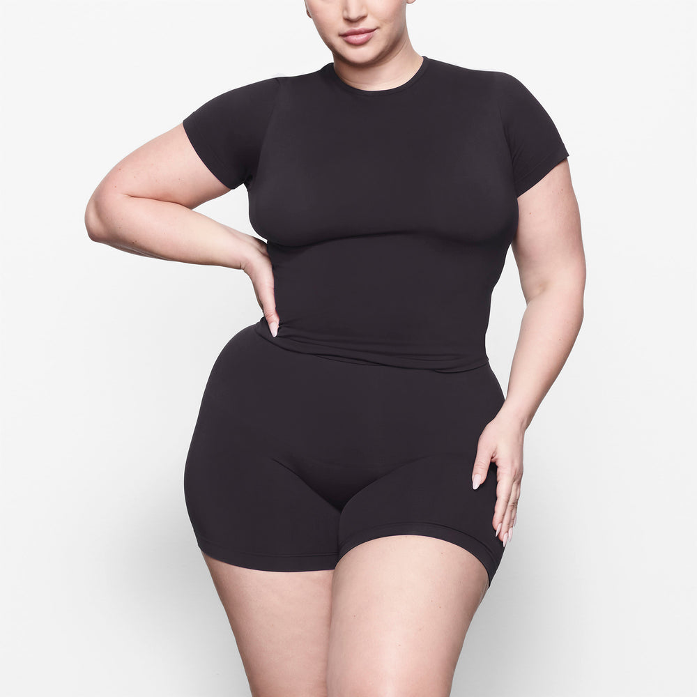 Skims SOFT SMOOTHING T-shirt Zwart | 38SOIDGFN