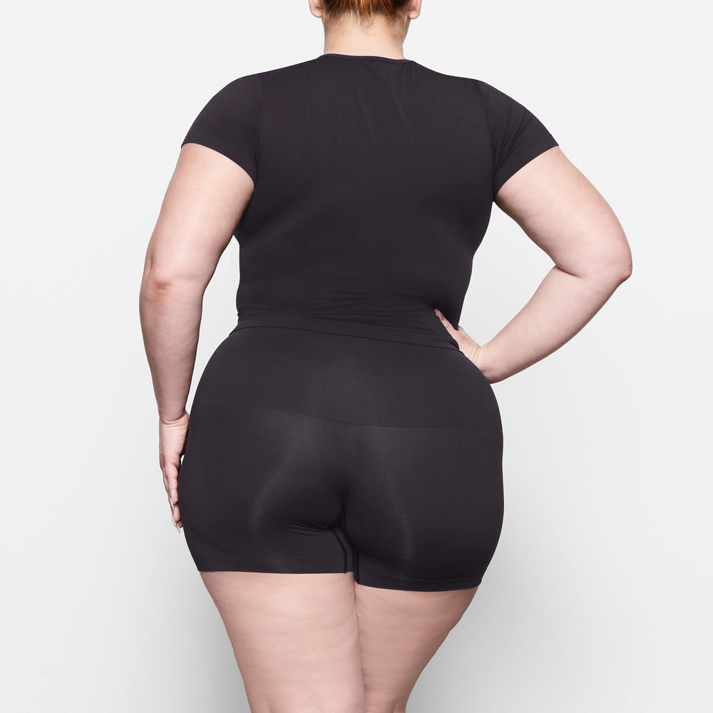 Skims SOFT SMOOTHING T-shirt Zwart | 38SOIDGFN